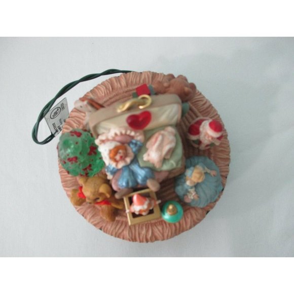 Hallmark Keepsake Magic Special Edition Light Motion Music Victorian Toy Box IOB - Picture 6 of 12